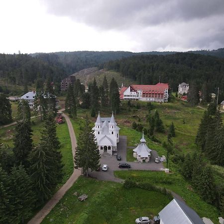 Hotel Iadolina Stana de Vale Bagian luar foto