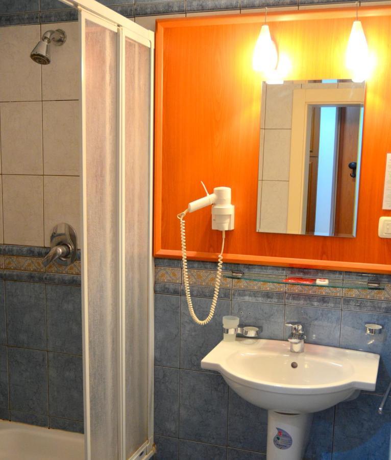 Hotel Iadolina Stana de Vale Bagian luar foto