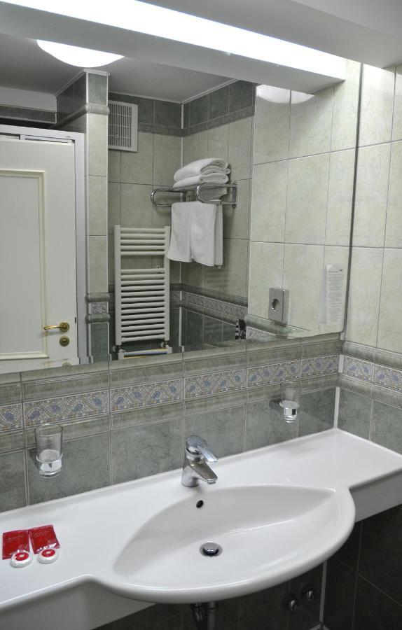Hotel Iadolina Stana de Vale Bagian luar foto