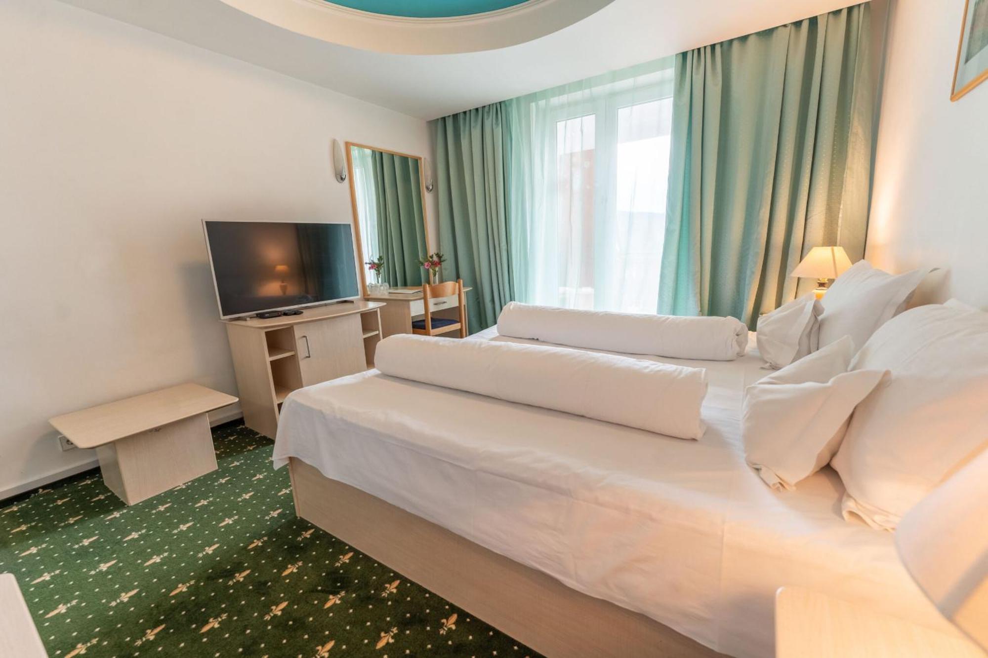 Hotel Iadolina Stana de Vale Bagian luar foto