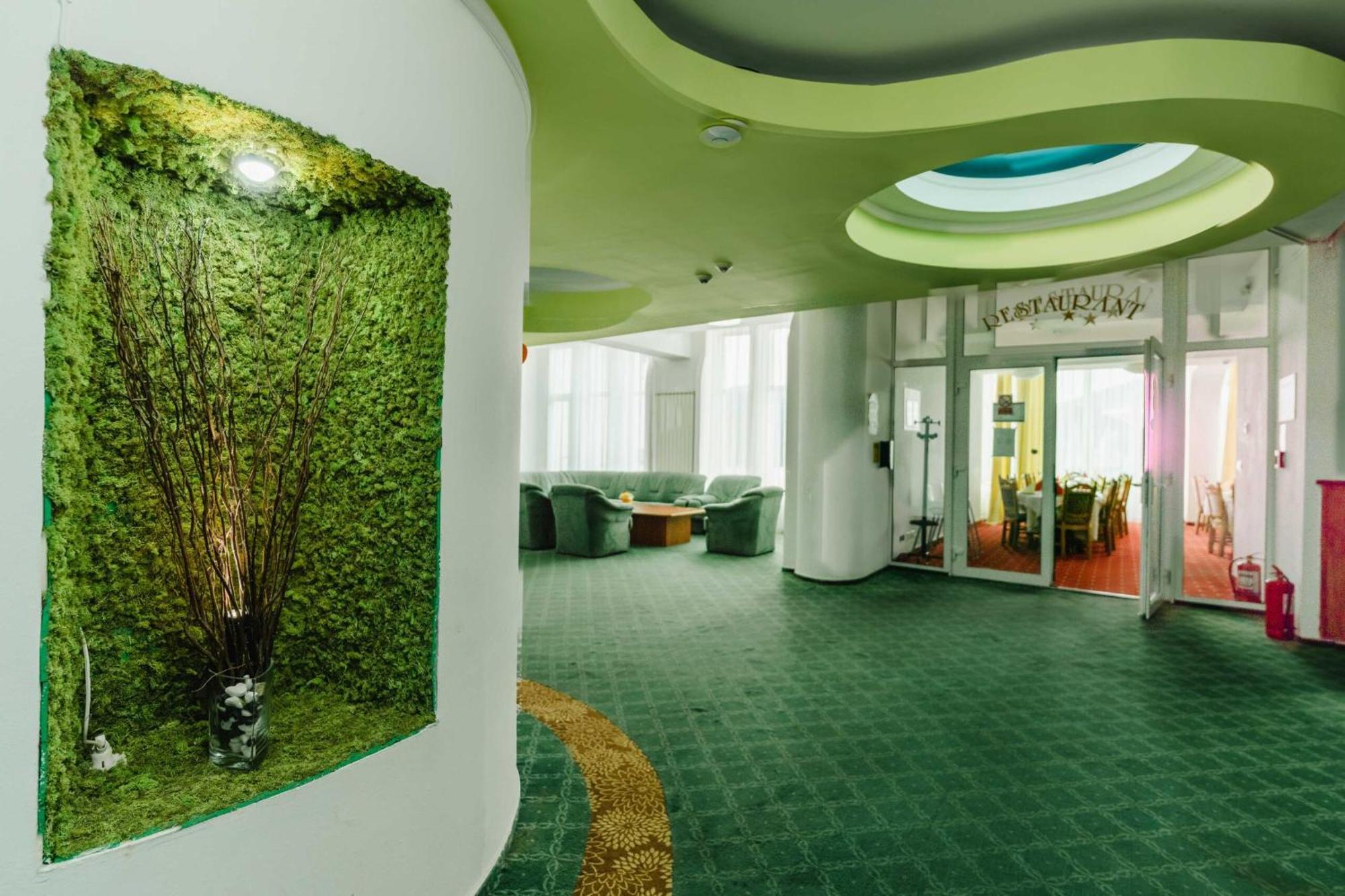 Hotel Iadolina Stana de Vale Bagian luar foto