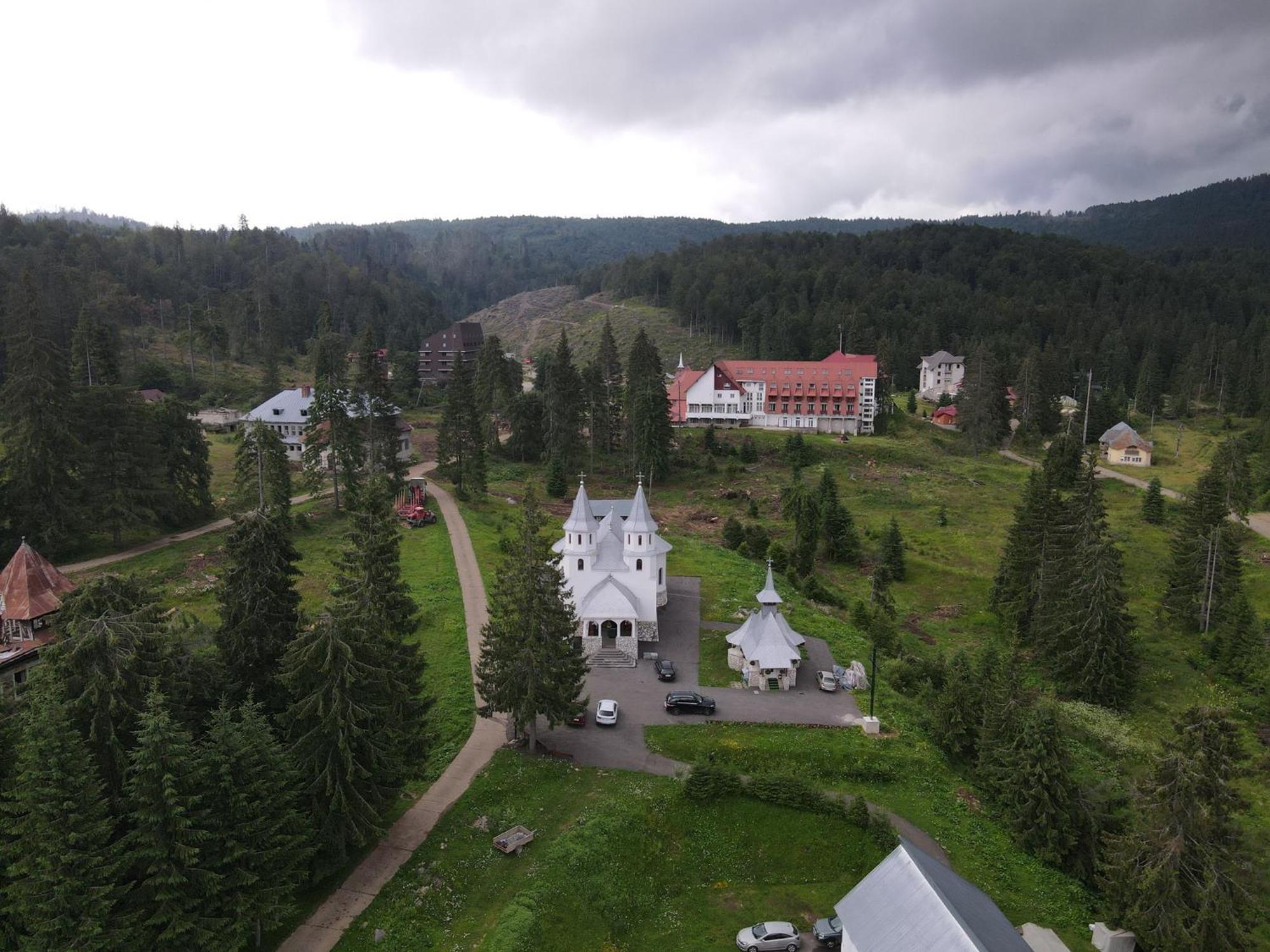 Hotel Iadolina Stana de Vale Bagian luar foto