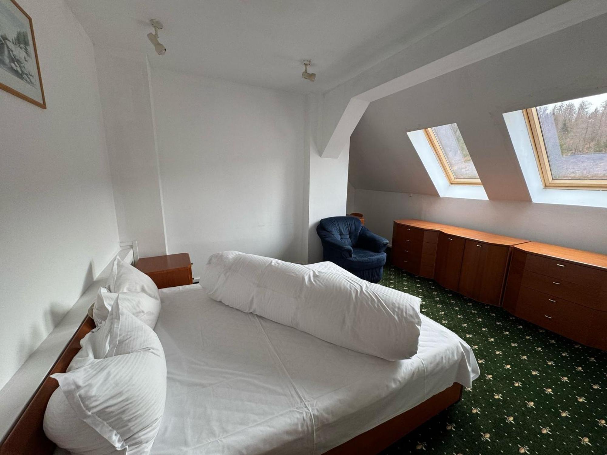 Hotel Iadolina Stana de Vale Bagian luar foto