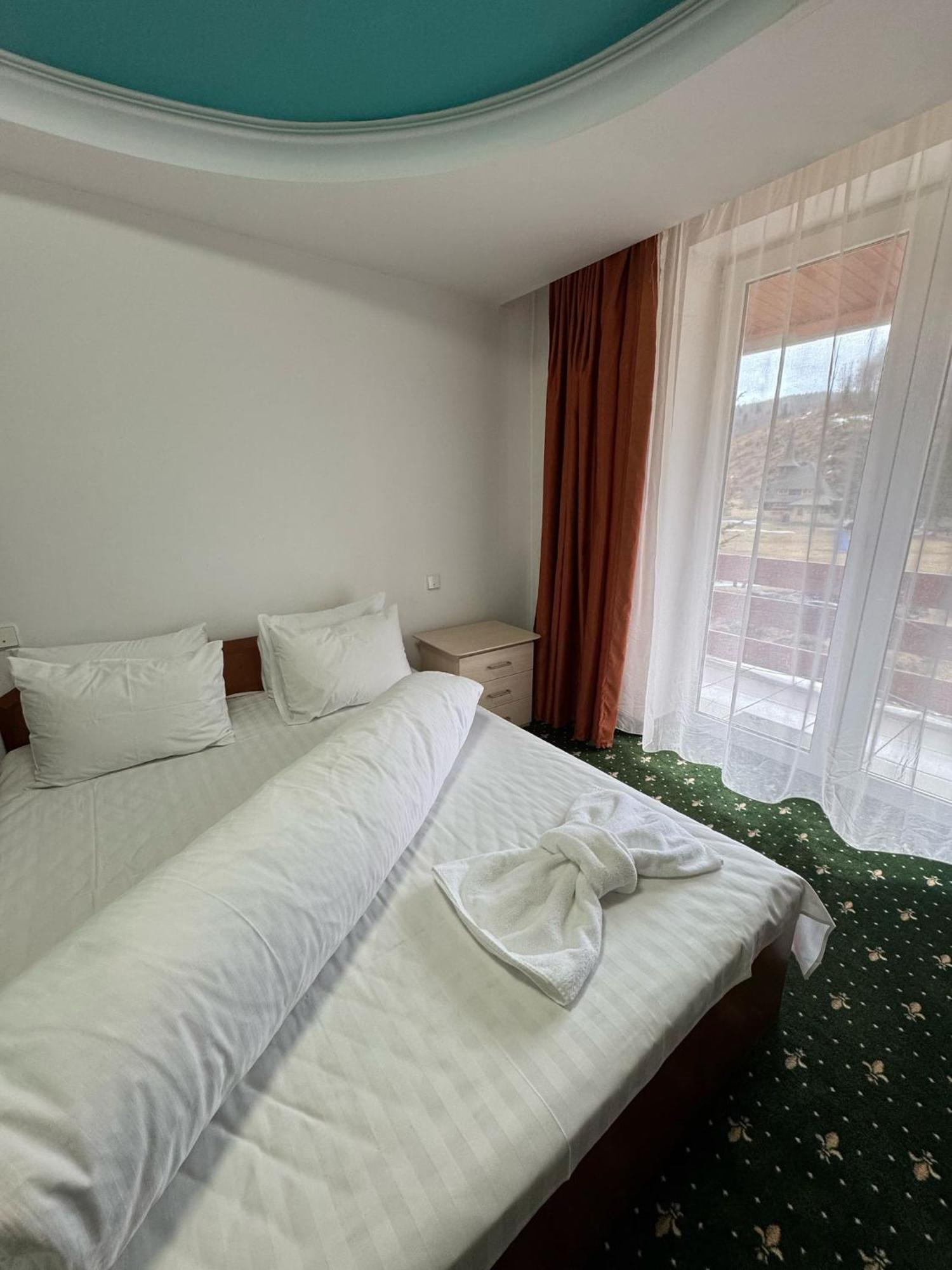 Hotel Iadolina Stana de Vale Bagian luar foto