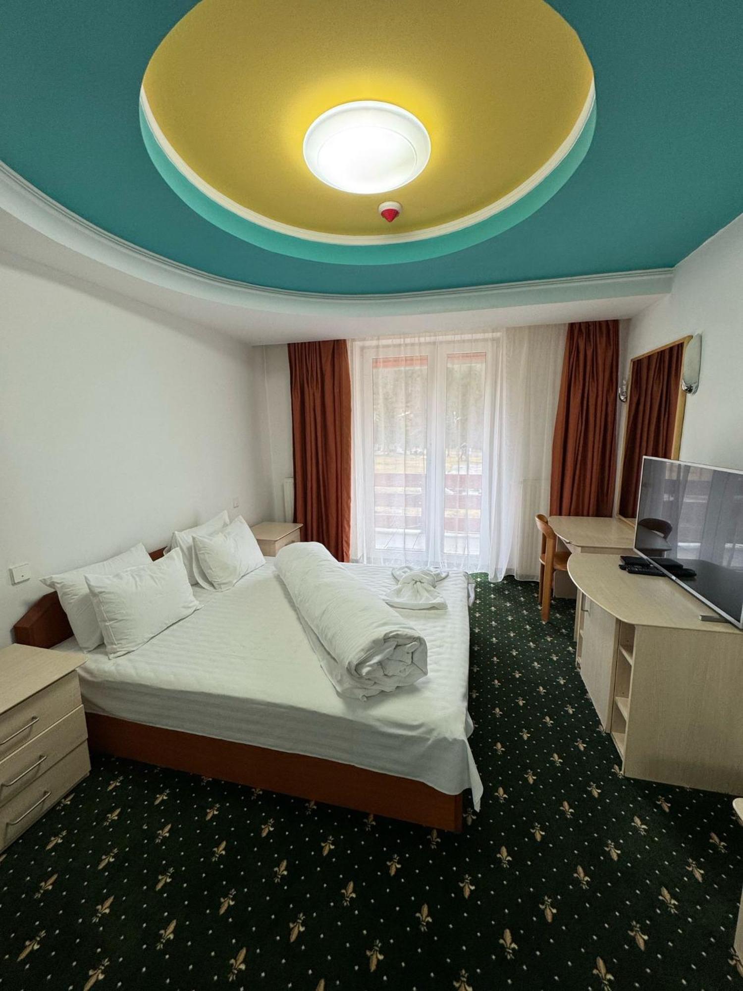 Hotel Iadolina Stana de Vale Bagian luar foto